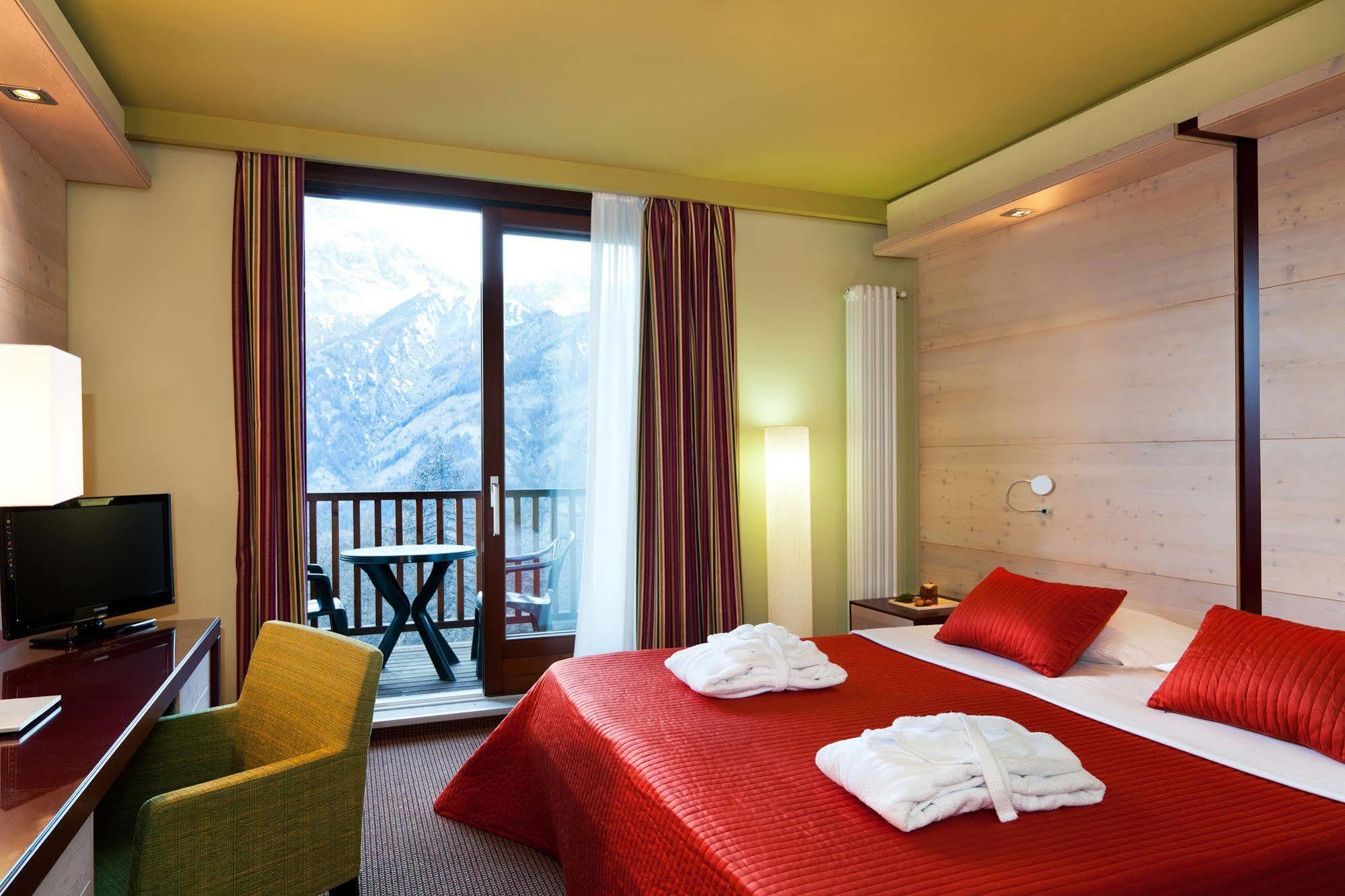 Hotel Sansicario Majestic Cesana Torinese Esterno foto