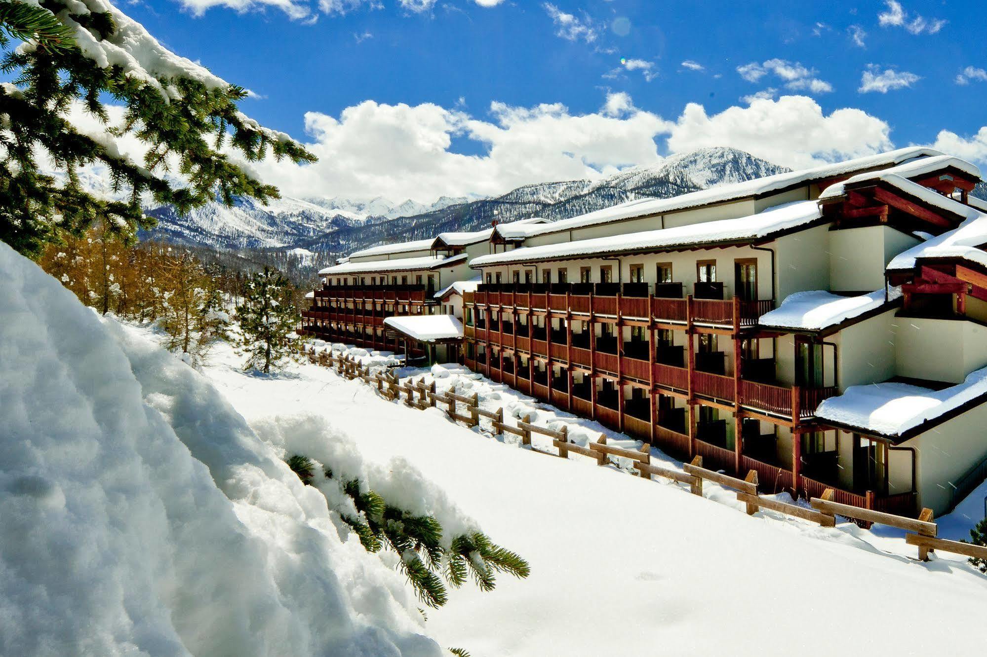 Hotel Sansicario Majestic Cesana Torinese Esterno foto